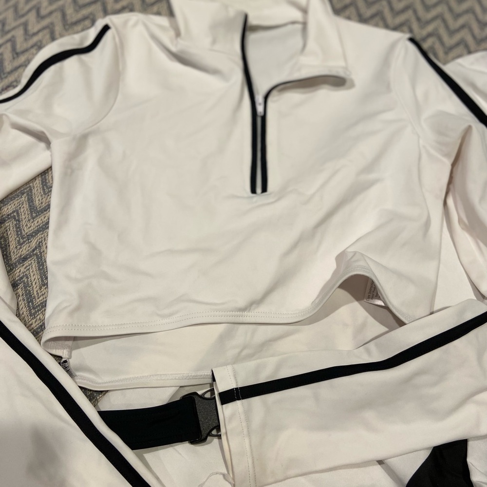 Weissman Mixify 2-Piece Set – Long Sleeve Crop Top & Contrast Joggers - Picture 4 of 8